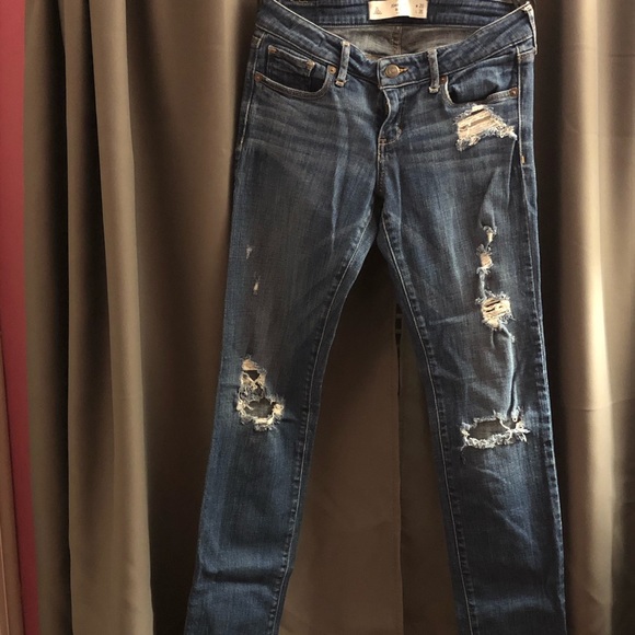 Distressed jeans - Picture 1 of 3